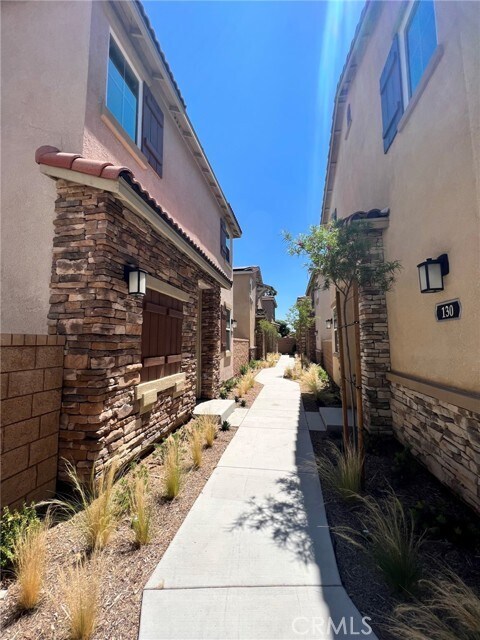 Building Photo - 139 Grove Ct