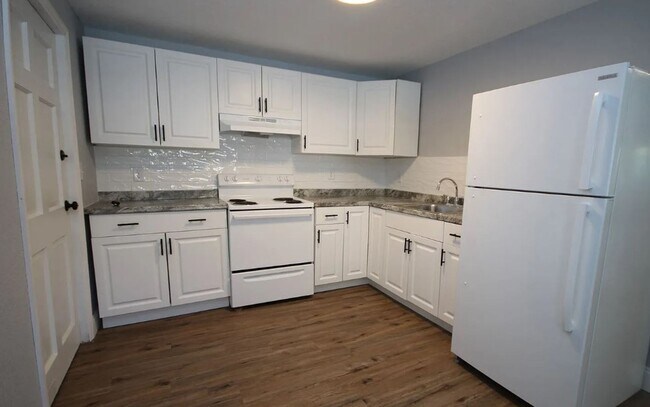 Foto del edificio - Coming November - Modern, Spacious, & Pet-...