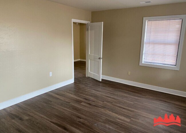 Foto del edificio - 7815 Armour Rd