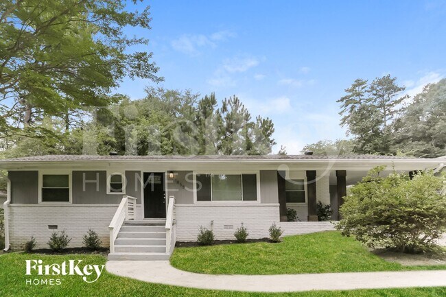 Building Photo - 1855 Shamrock Dr