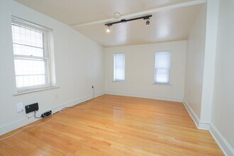 Building Photo - 511 S 15th St