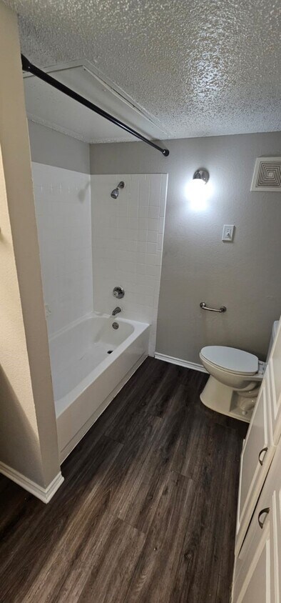 Foto principal - 3737 Timberglen Rd