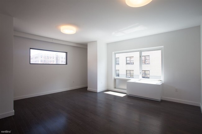 Building Photo - 601 W 161st St