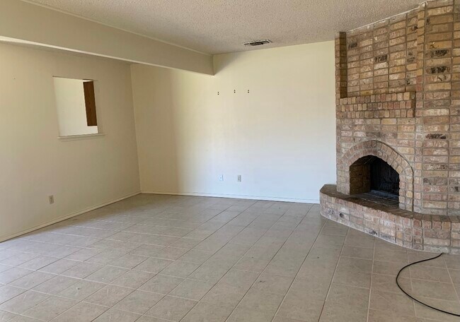 Building Photo - 4010 Peperport Dr
