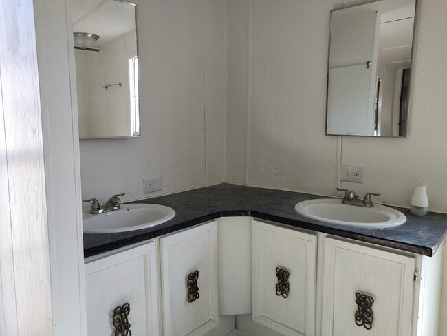 Building Photo - 2627 S Lamb Blvd