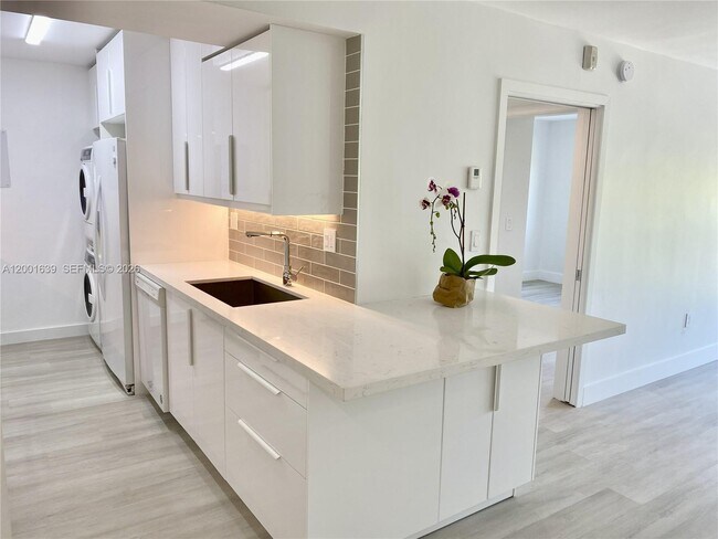 Foto del edificio - 255 Galen Dr