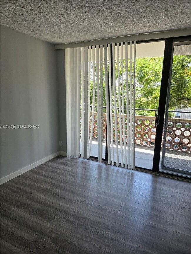 Foto del edificio - 4222 Inverrary Blvd