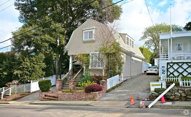Building Photo - 6 Laurel Ave