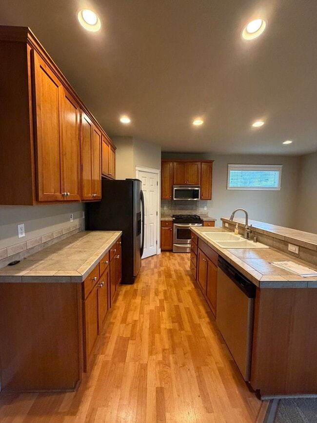 Building Photo - 3-Bed/2.5 Bath + Office & Bonus Room on Quiet Dead-End Street