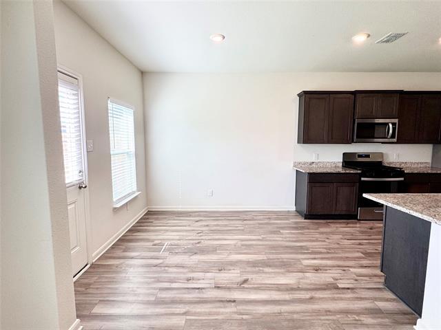 Foto del edificio - 2409 Stillwater Dr