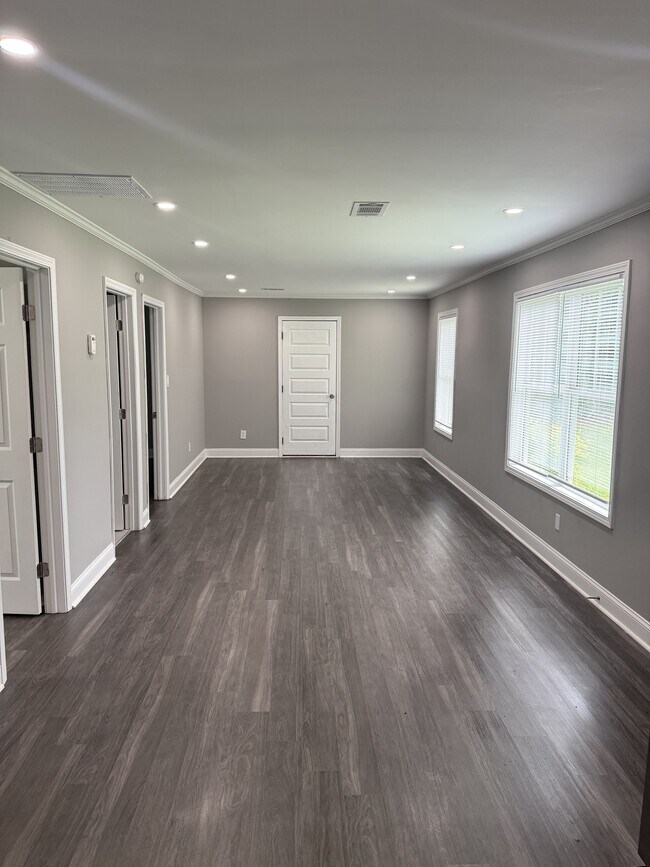 Building Photo - 5711 Sterling Pl