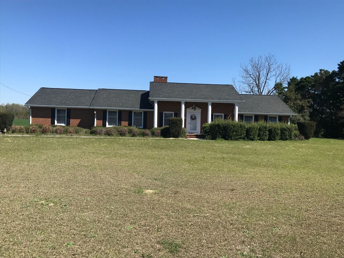 1770 Straw Pond School Rd, Roseboro, NC 28382 House Rental in