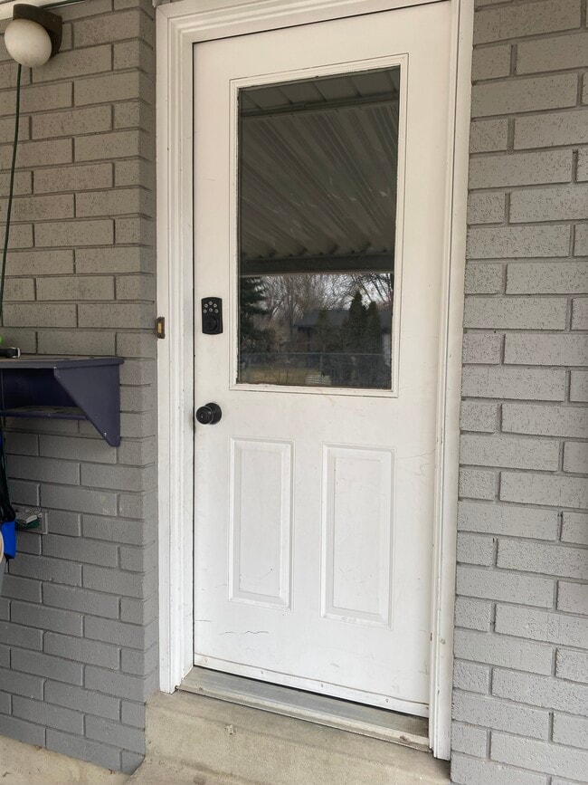 Building Photo - 676 E Howard Dr