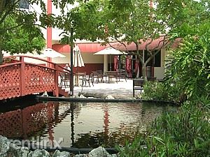 Building Photo - 9511 N Hollybrook Lake Dr