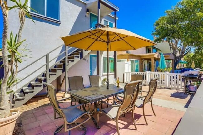 Building Photo - 812 Island Ct