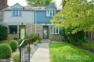 Building Photo - 704 Devon Pl