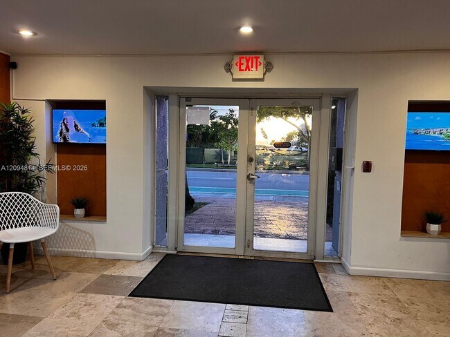 Foto del edificio - 16851 NE 35th Ave