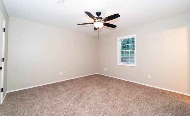 Building Photo - Bright, updated home!