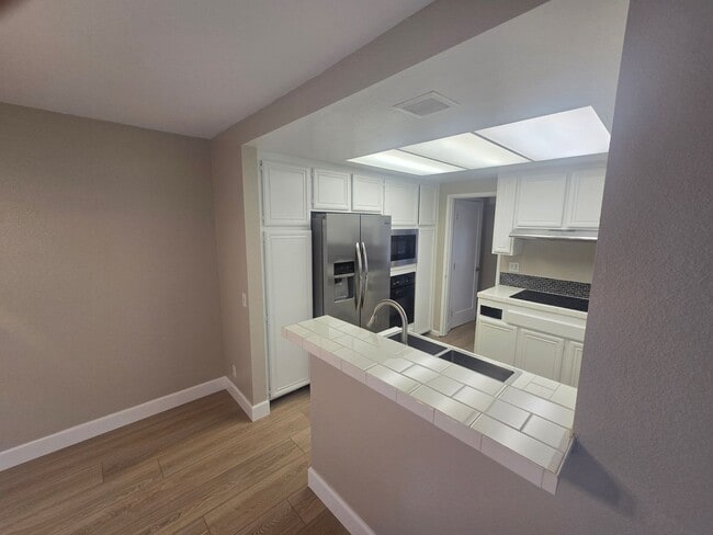 Building Photo - 2 Story Townhouse in Point Loma