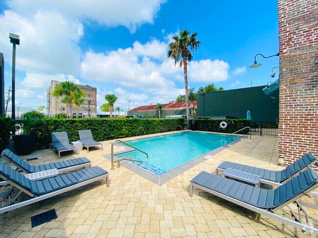 Josephine Lofts New Orleans Apartment Pool Area - Josephine Lofts