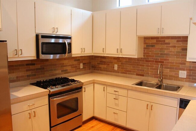Building Photo - 7650 Springhill St