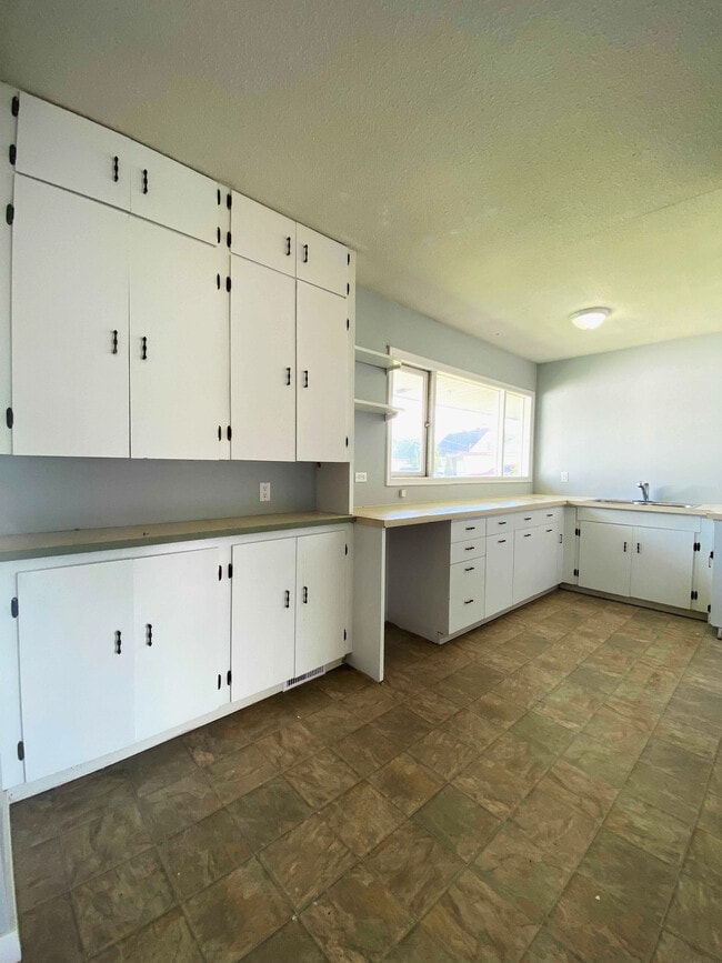 Photo du bâtiment - 37 Kechika St