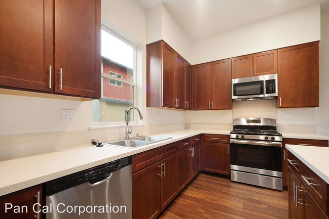 Building Photo - 2 br, 2.5 bath Apartment - 306 F Street
