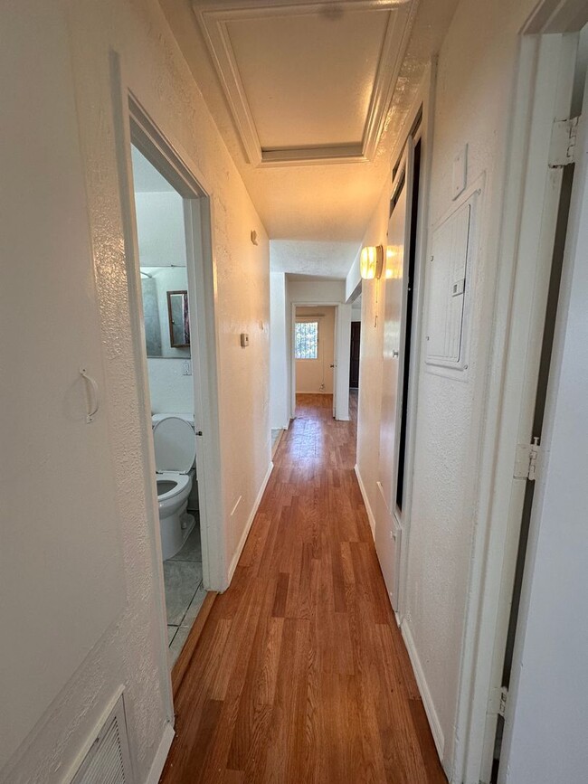 Foto del edificio - 3 Bedroom 1 Bath (Upstairs) with Laundry H...