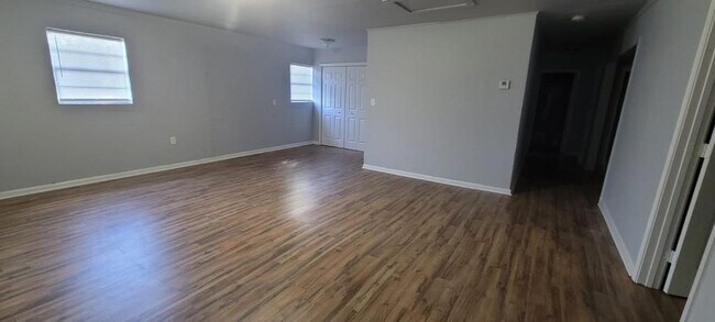 Building Photo - 311 Walker Ave