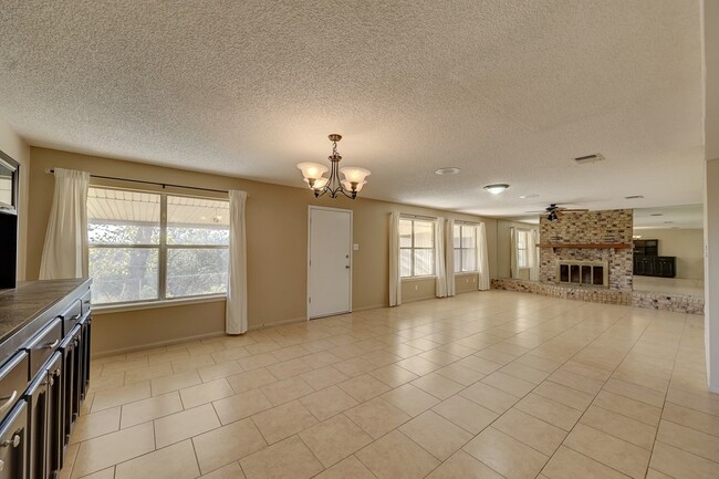Building Photo - 236 N Valley View Dr