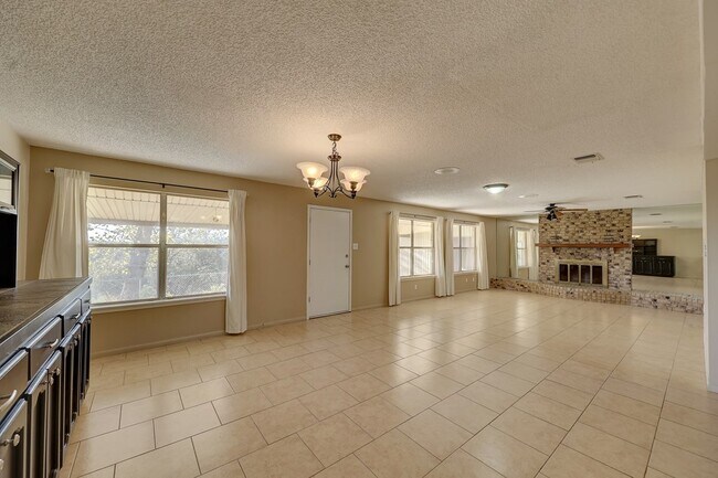 Foto del edificio - 236 N Valley View Dr