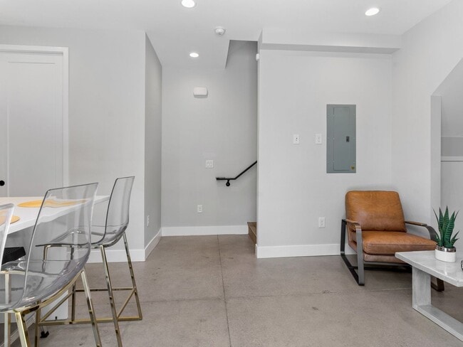 Building Photo - 625 Inca St