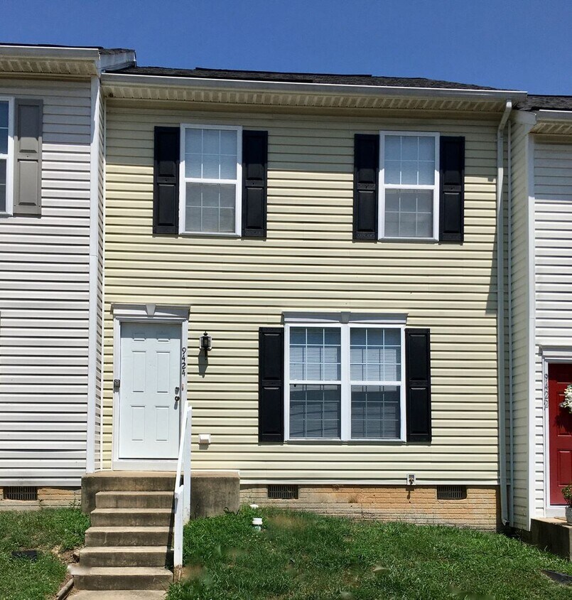 Primary Photo - 3 Bedroom Townhouse in King George