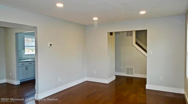 Building Photo - 2300 Oak Knoll Dr