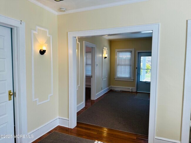 Building Photo - 213 Park Pl Ave