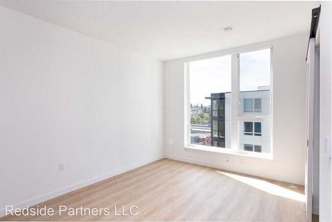 Building Photo - 838 NE 66th St