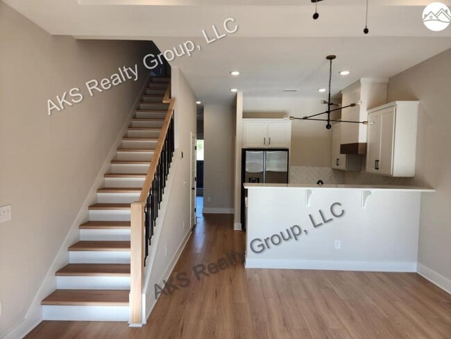 Building Photo - 1202 Windsor Sq