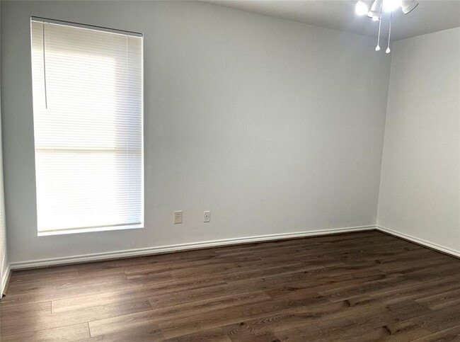 Building Photo - 12905 Woodforest Blvd
