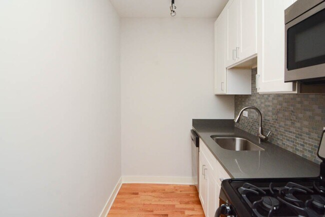 Building Photo - 2402 N Kedzie Blvd