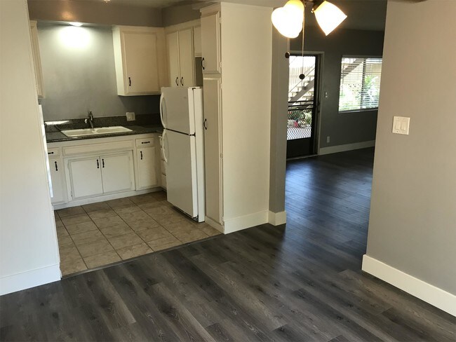 Building Photo - 1906 E 1st St