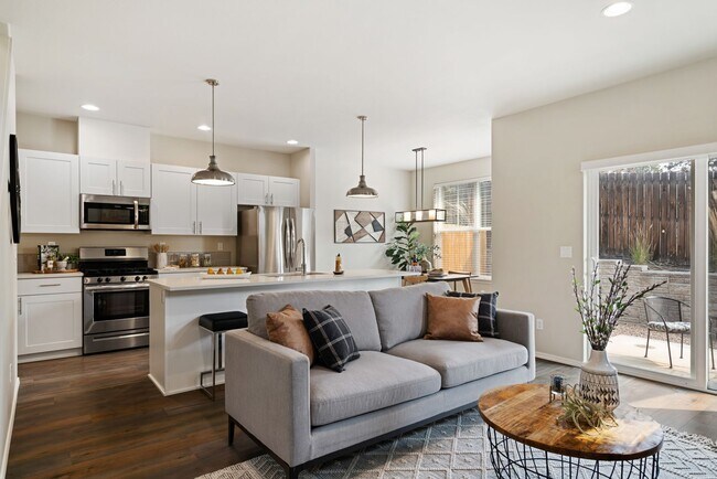 Foto del edificio - 3 Bedroom Townhome In Midtown with Fireplace