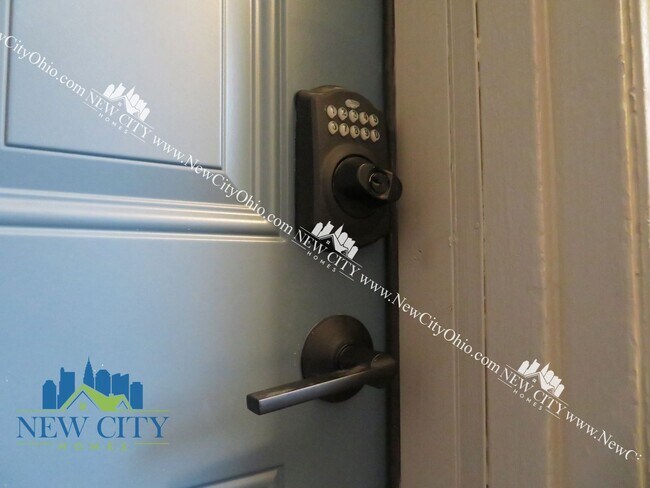 Foto del edificio - Newly Renovated Apartment Building