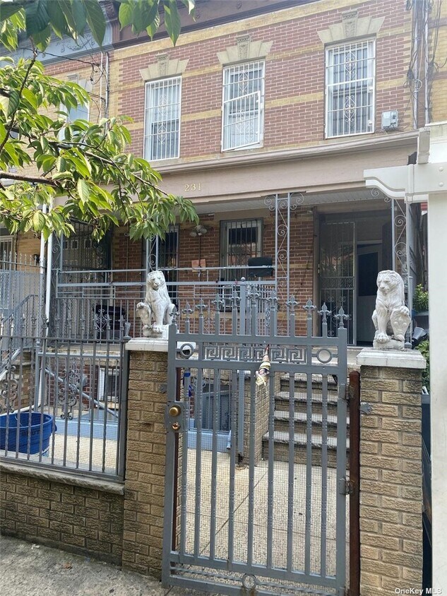 Foto principal - 231 Nichols Ave