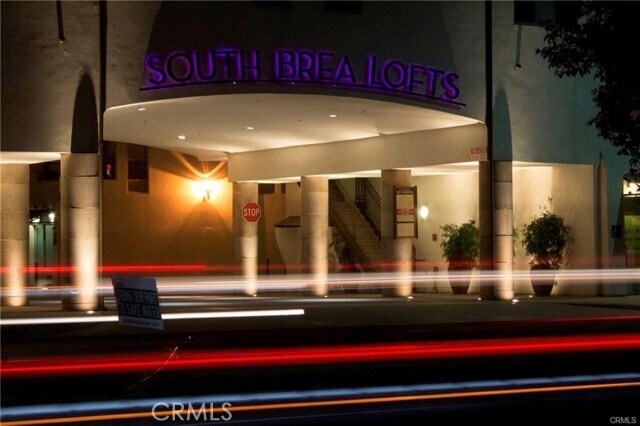 Foto del edificio - 574 S Brea Blvd