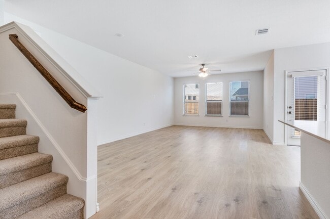 Foto del edificio - Brand-New 4-Bed, 2.5-Bath Duplex with Fenced Yard