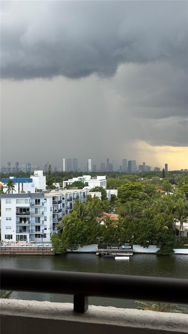 Building Photo - 2555 Collins Ave