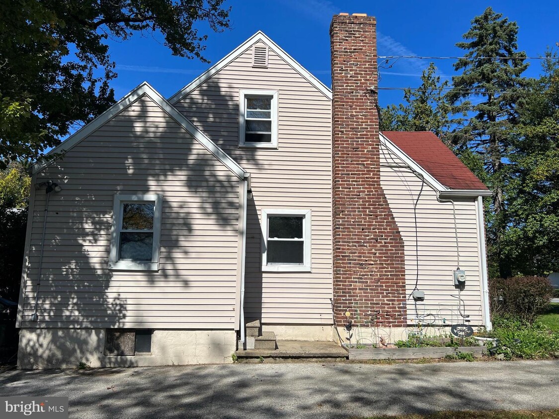 Primary Photo - 14 N Pennell Rd