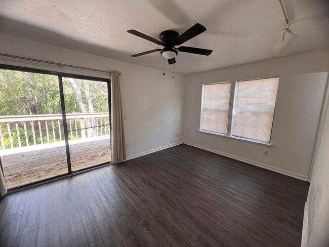 Foto del edificio - 2201 Timberwood Cir N