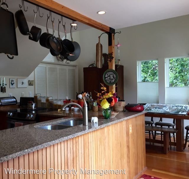 Building Photo - 10595 Manitou Beach Dr NE