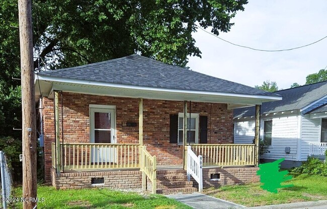 Building Photo - 904 Douglas Ave